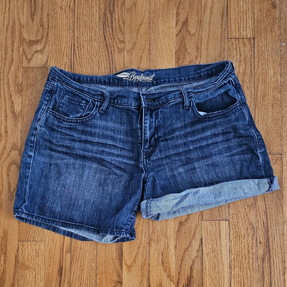 Old Navy- Boyfriend Short Size 8